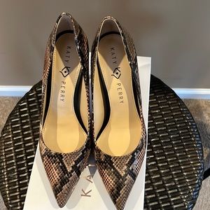 Katy Perry Sissy Pearl Snake pump